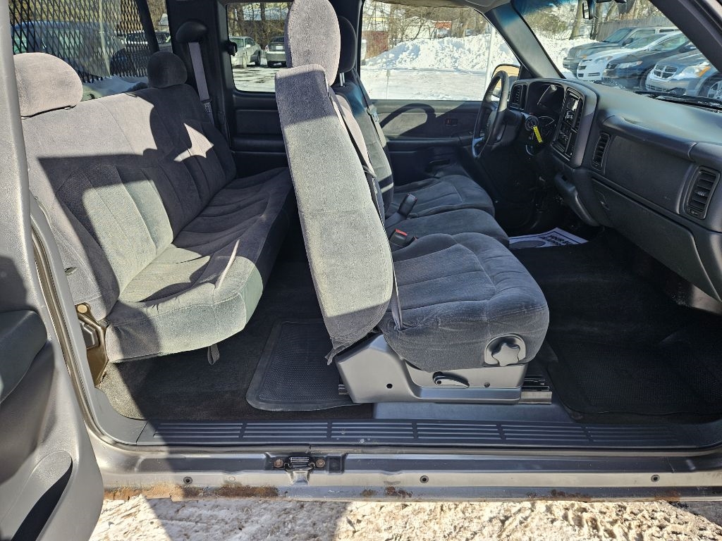 Chevrolet Silverado 1500 LS Ext. Cab 3-Door Long Bed 2WD 2000