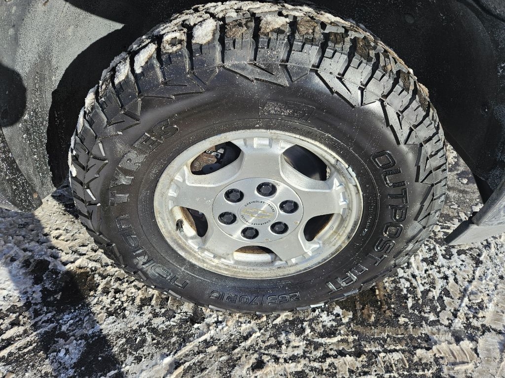 Chevrolet Silverado 1500 LS Ext. Cab 3-Door Long Bed 2WD 2000