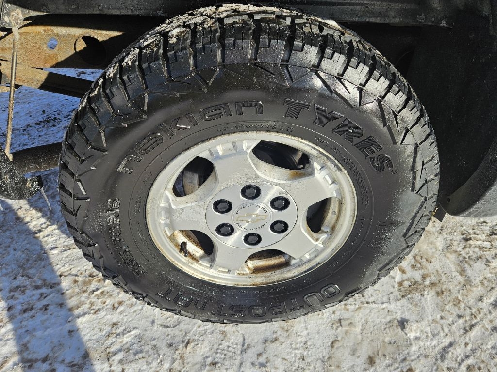 Chevrolet Silverado 1500 LS Ext. Cab 3-Door Long Bed 2WD 2000