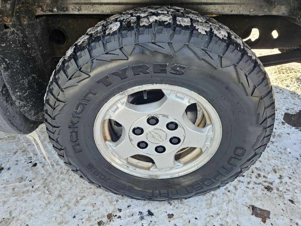 Chevrolet Silverado 1500 LS Ext. Cab 3-Door Long Bed 2WD 2000