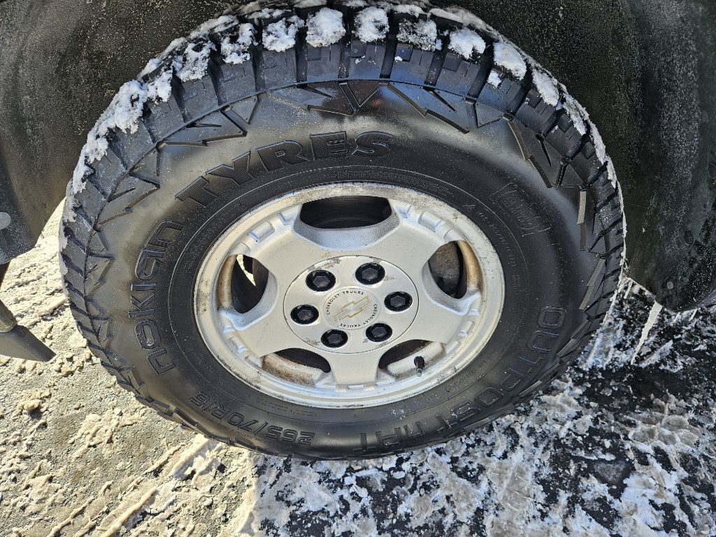 Chevrolet Silverado 1500 LS Ext. Cab 3-Door Long Bed 2WD 2000