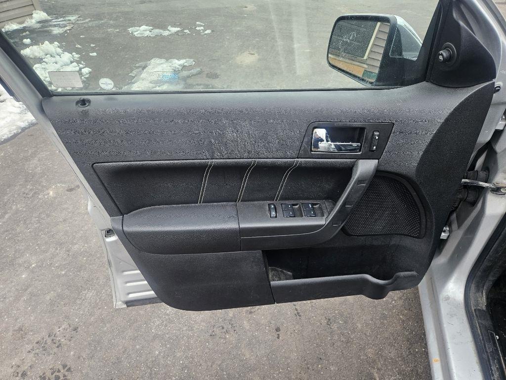 Ford Focus SEL Sedan 2011