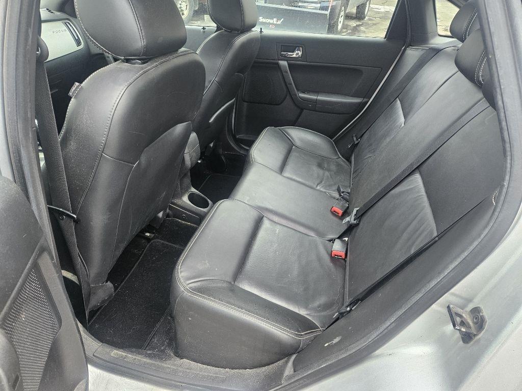 Ford Focus SEL Sedan 2011