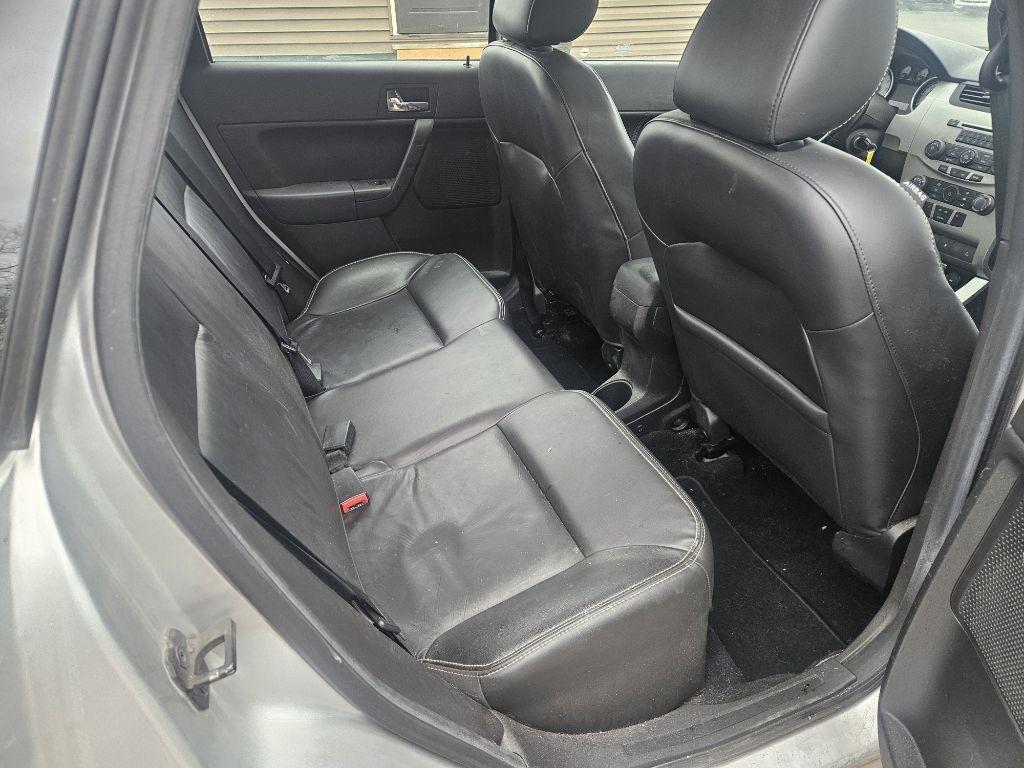 Ford Focus SEL Sedan 2011