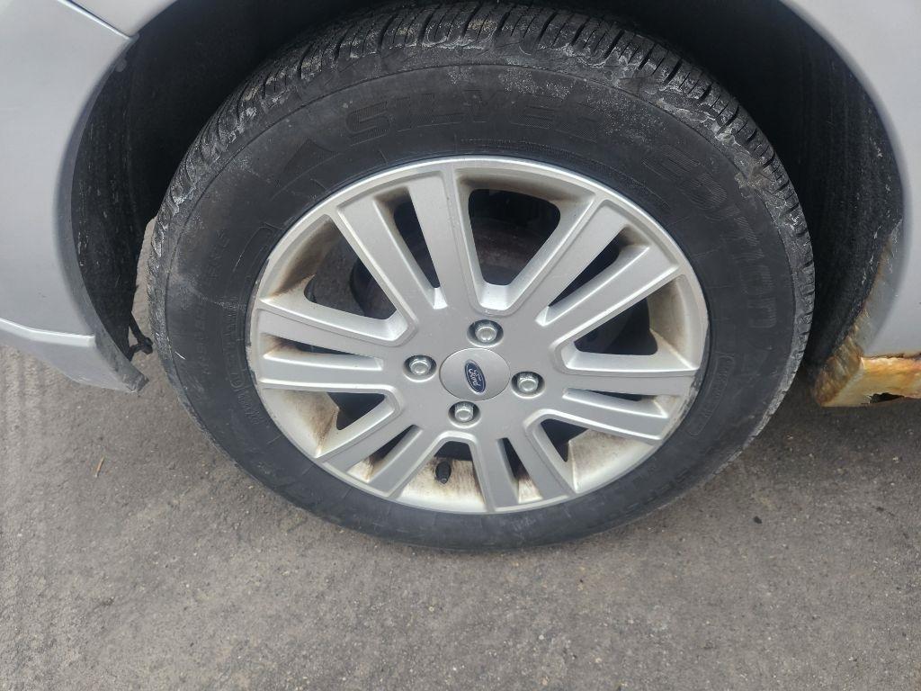 Ford Focus SEL Sedan 2011