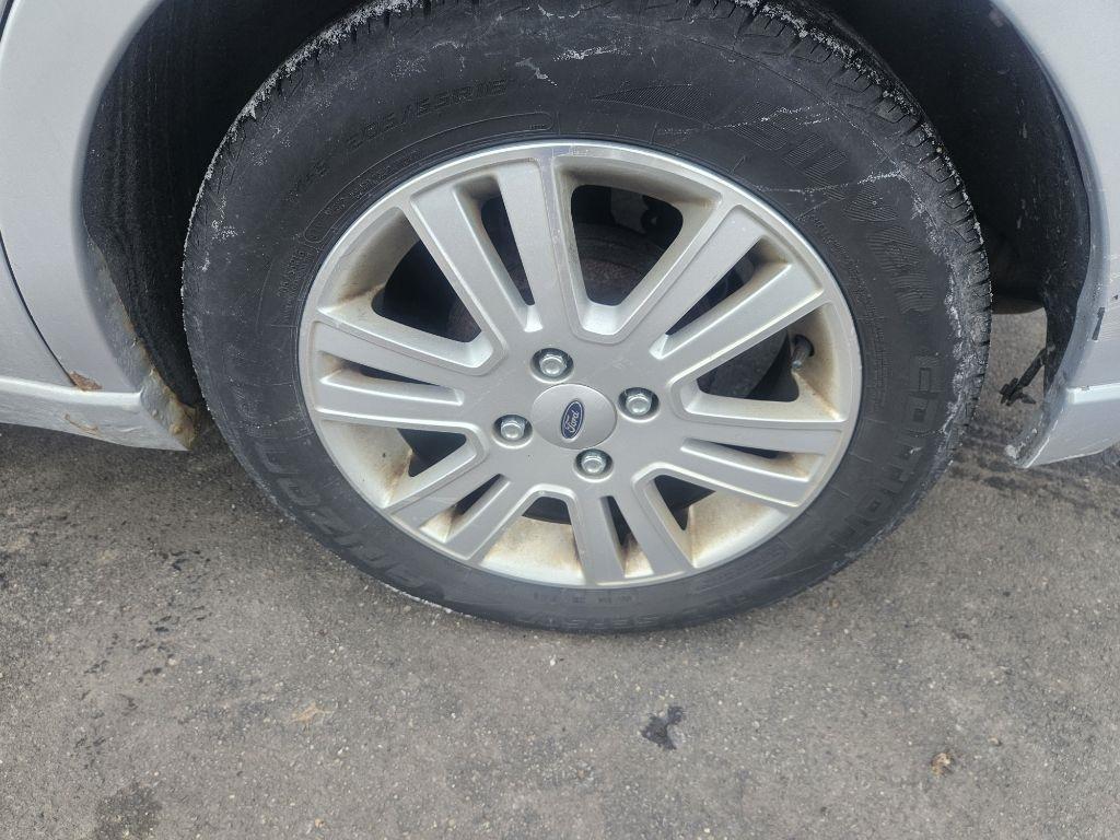 Ford Focus SEL Sedan 2011