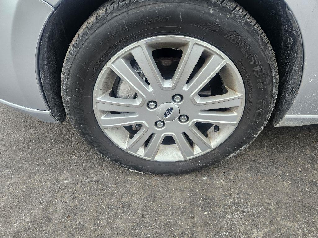 Ford Focus SEL Sedan 2011