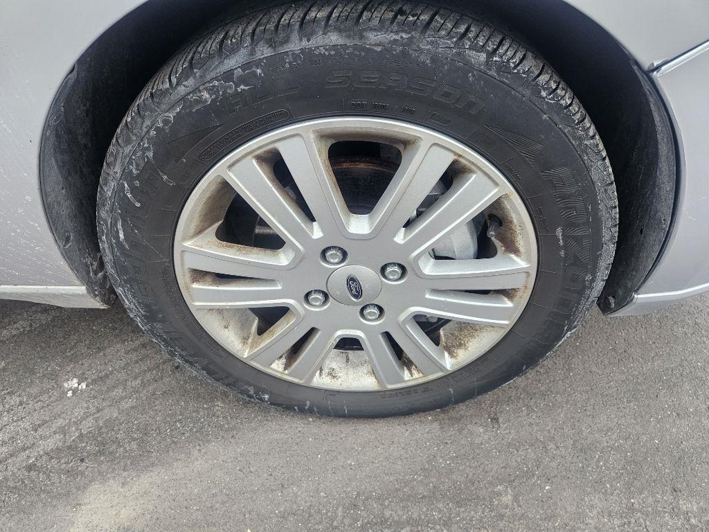 Ford Focus SEL Sedan 2011