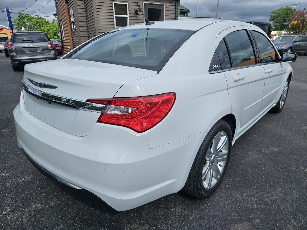 Chrysler 200 LX 2012