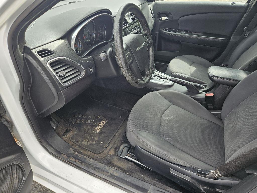 Chrysler 200 LX 2012