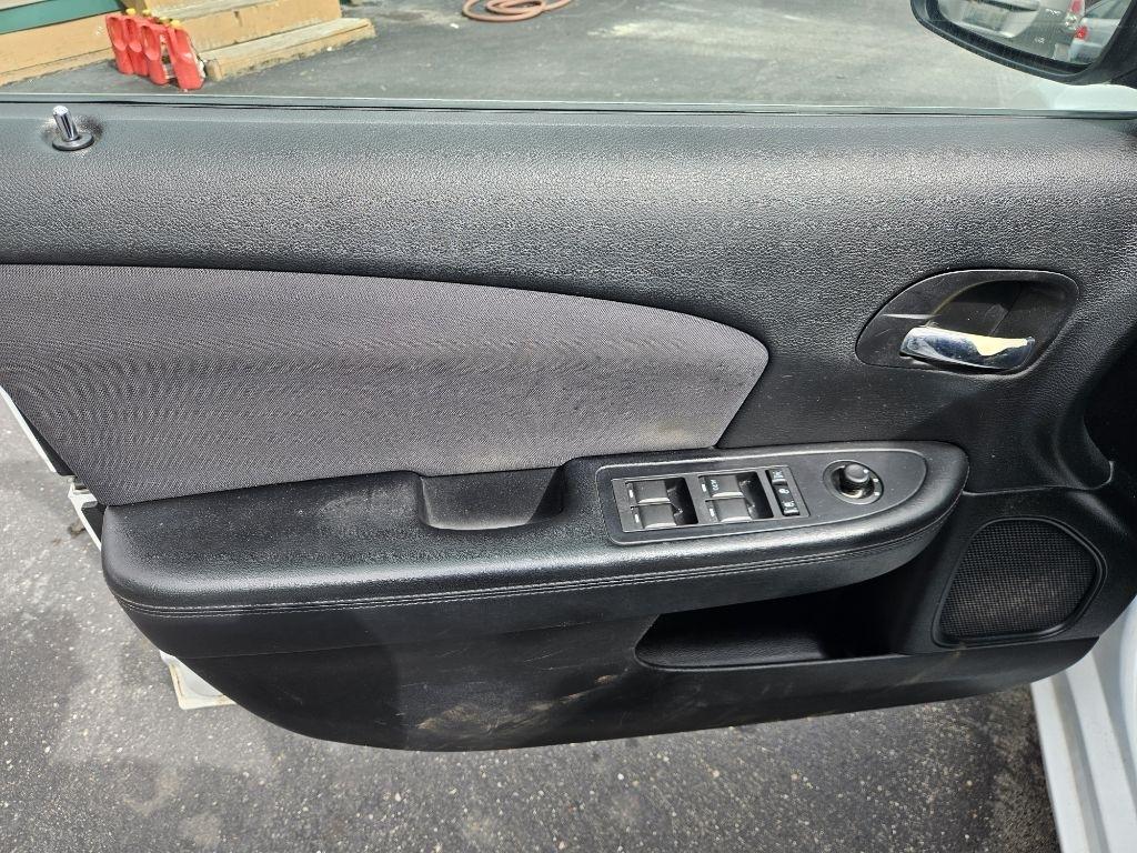 Chrysler 200 LX 2012