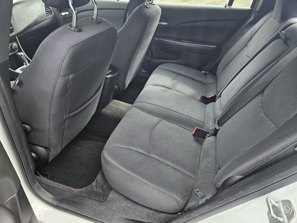 Chrysler 200 LX 2012