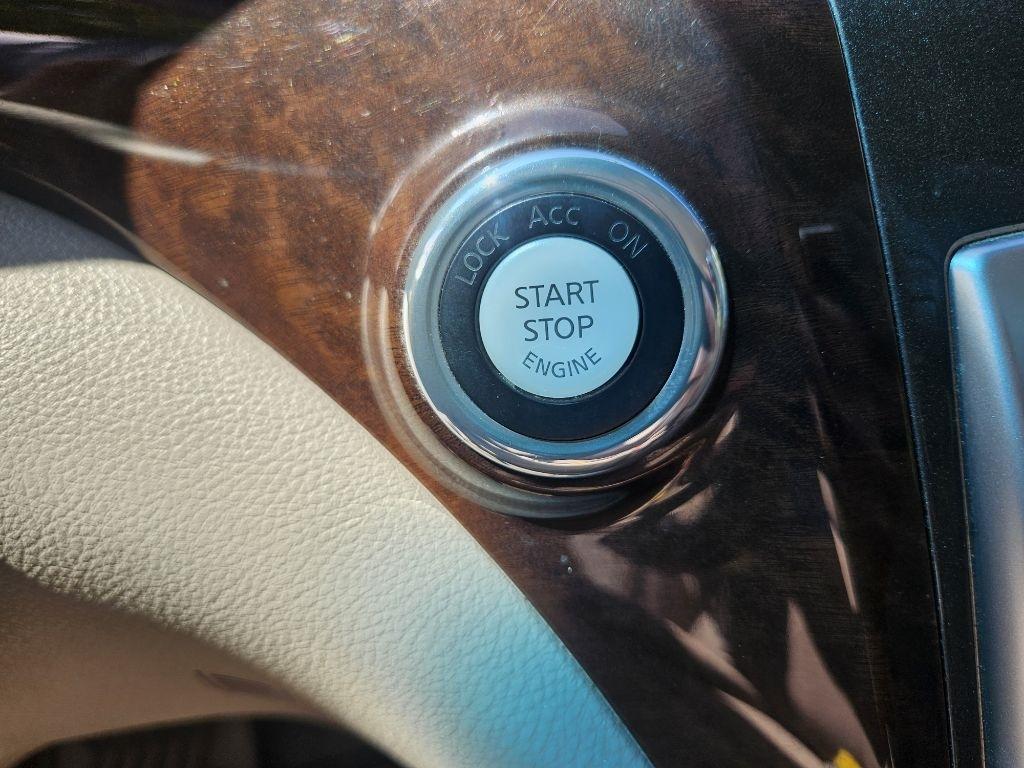 Nissan Quest S 2015