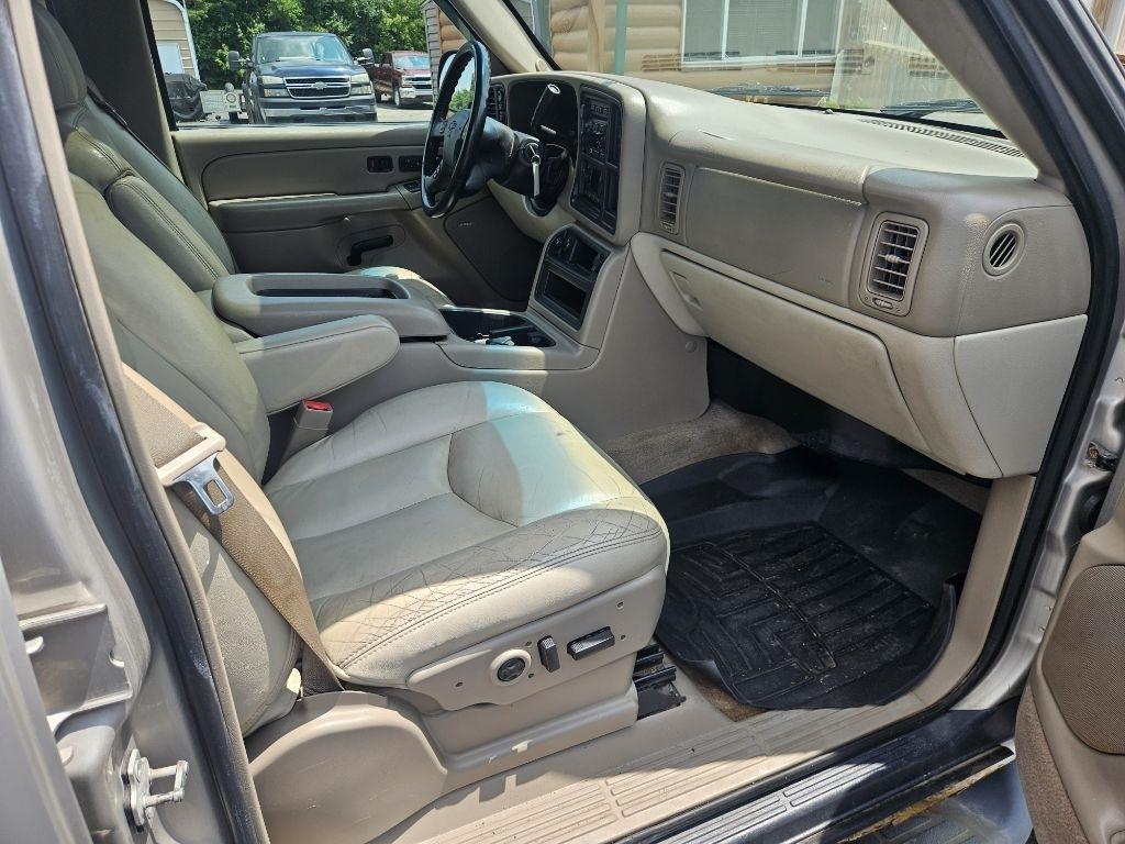 Chevrolet Suburban 1500 4WD 2005