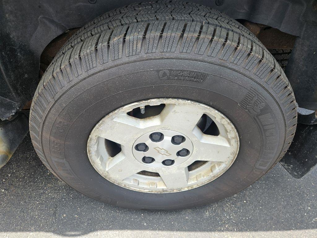 Chevrolet Suburban 1500 4WD 2005