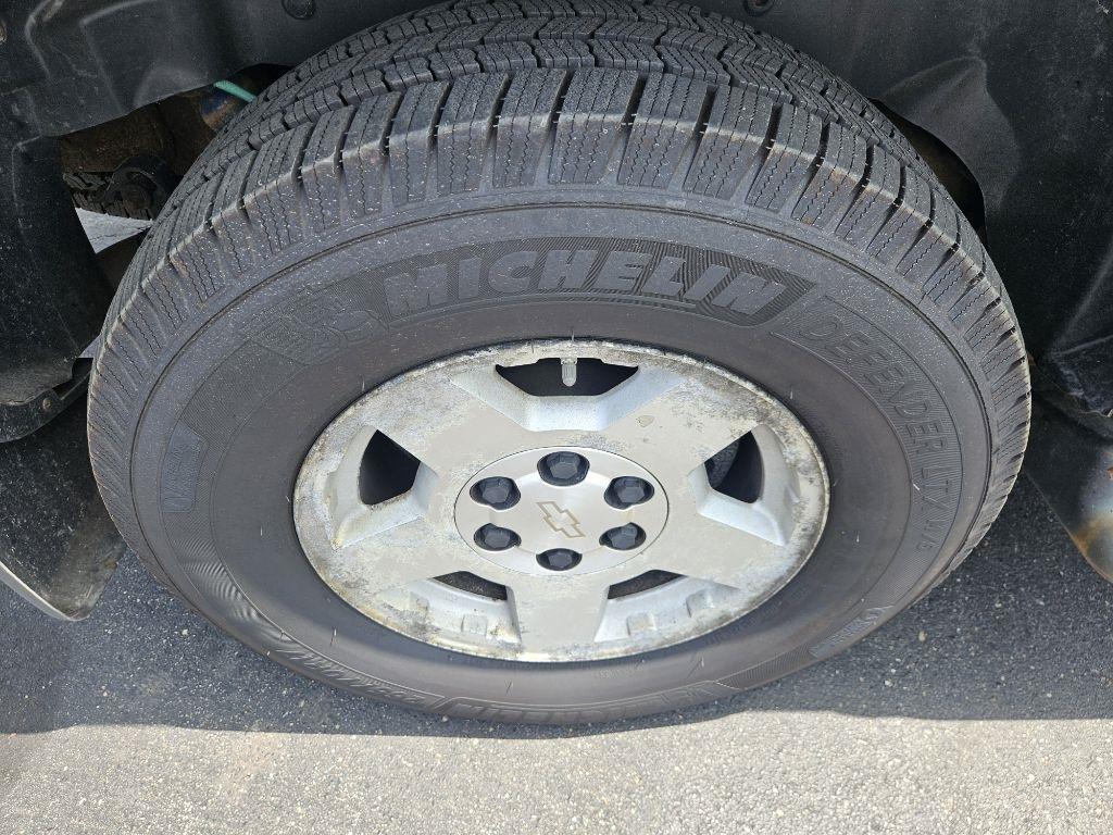 Chevrolet Suburban 1500 4WD 2005