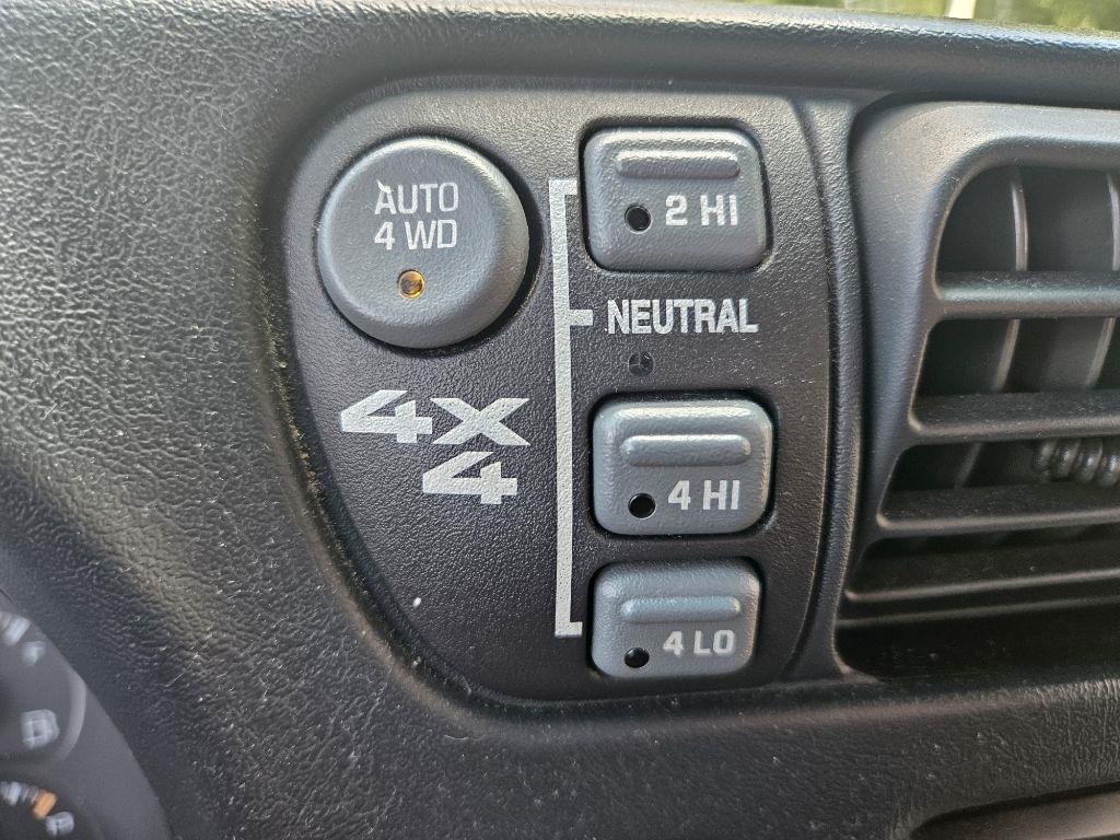 Chevrolet Blazer 4-Door 4WD LS 2002