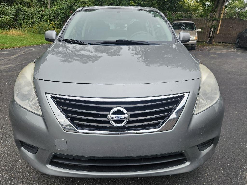 Nissan Versa 1.6 S 4A 2013