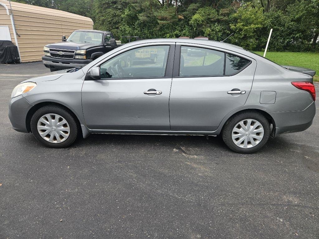 Nissan Versa 1.6 S 4A 2013