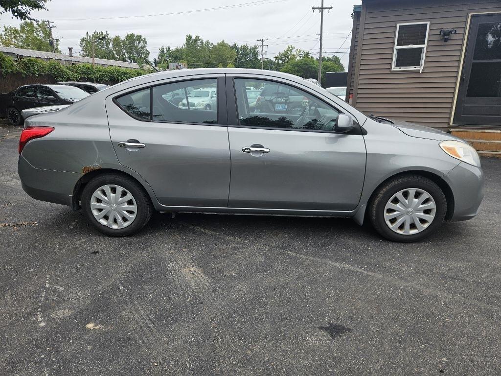 Nissan Versa 1.6 S 4A 2013