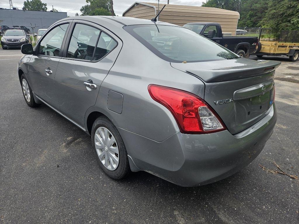 Nissan Versa 1.6 S 4A 2013