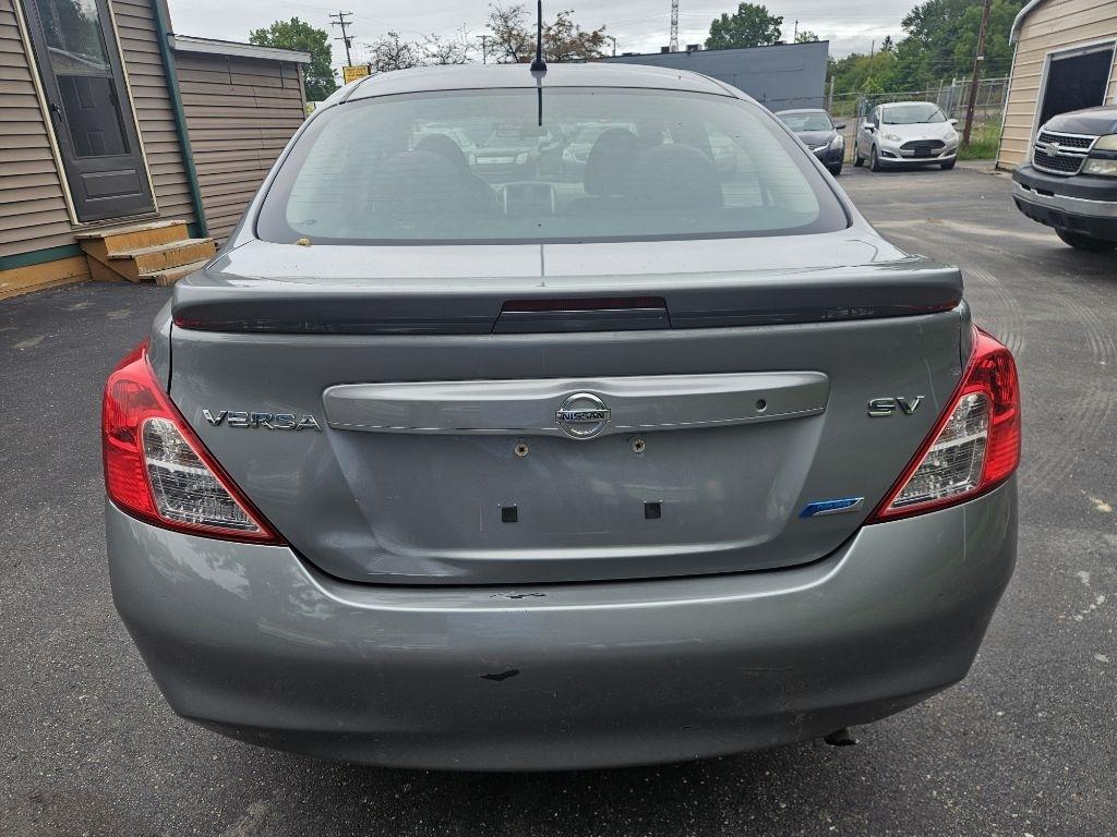 Nissan Versa 1.6 S 4A 2013