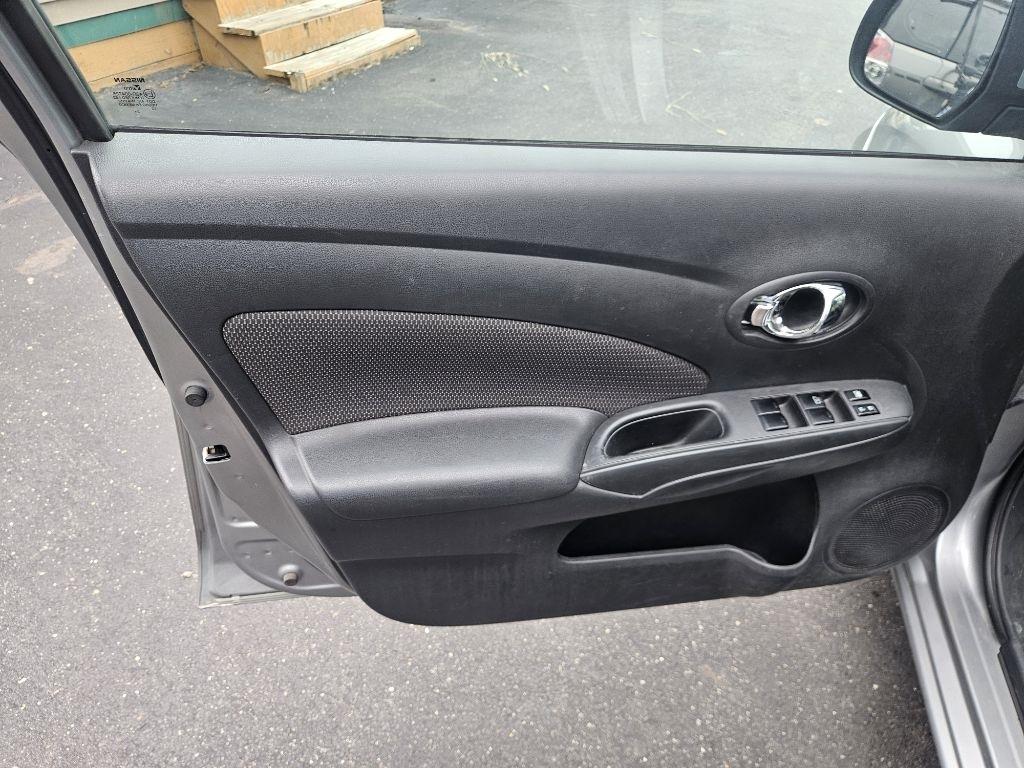 Nissan Versa 1.6 S 4A 2013