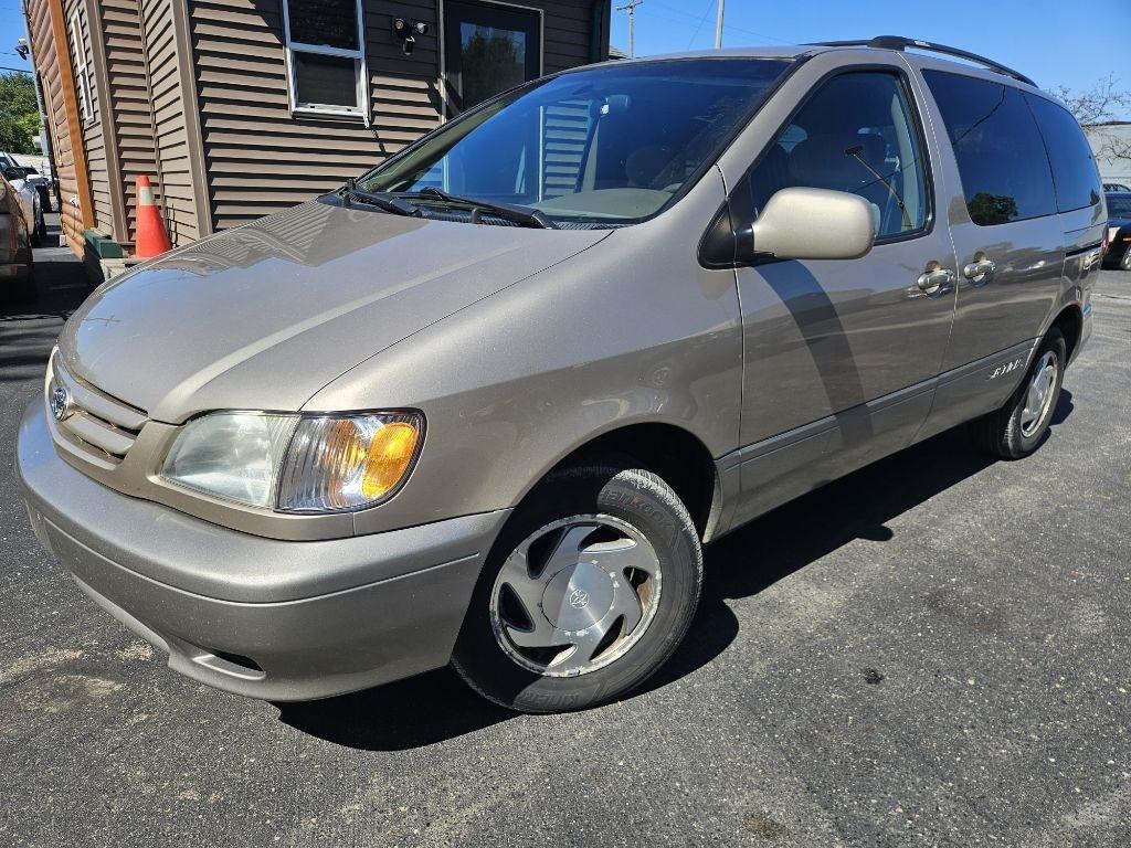 Toyota Sienna LE 2002