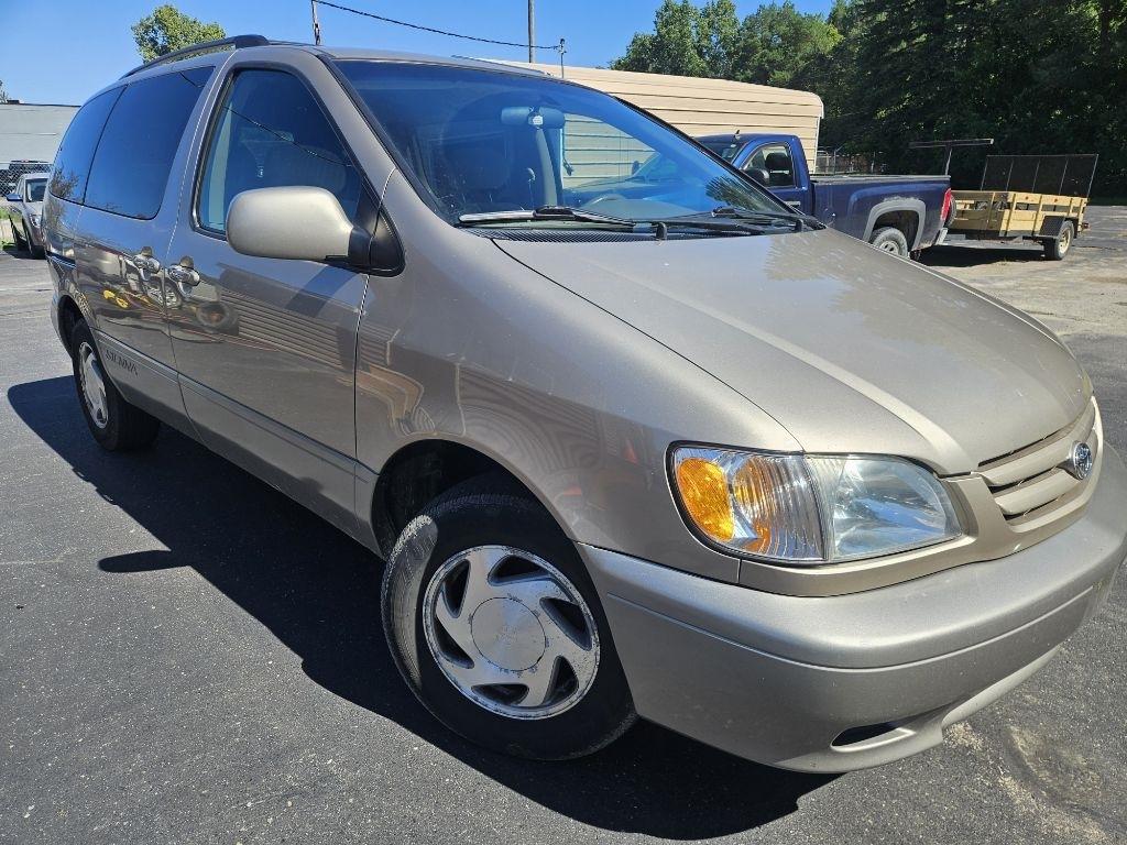 Toyota Sienna LE 2002