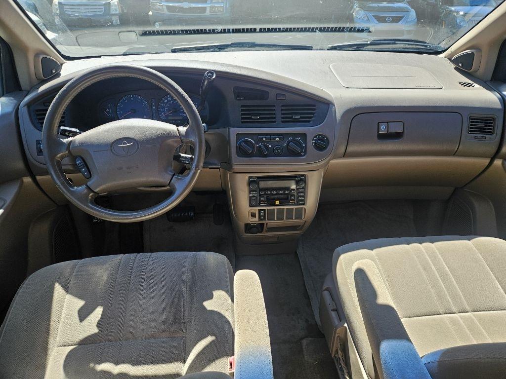 Toyota Sienna LE 2002