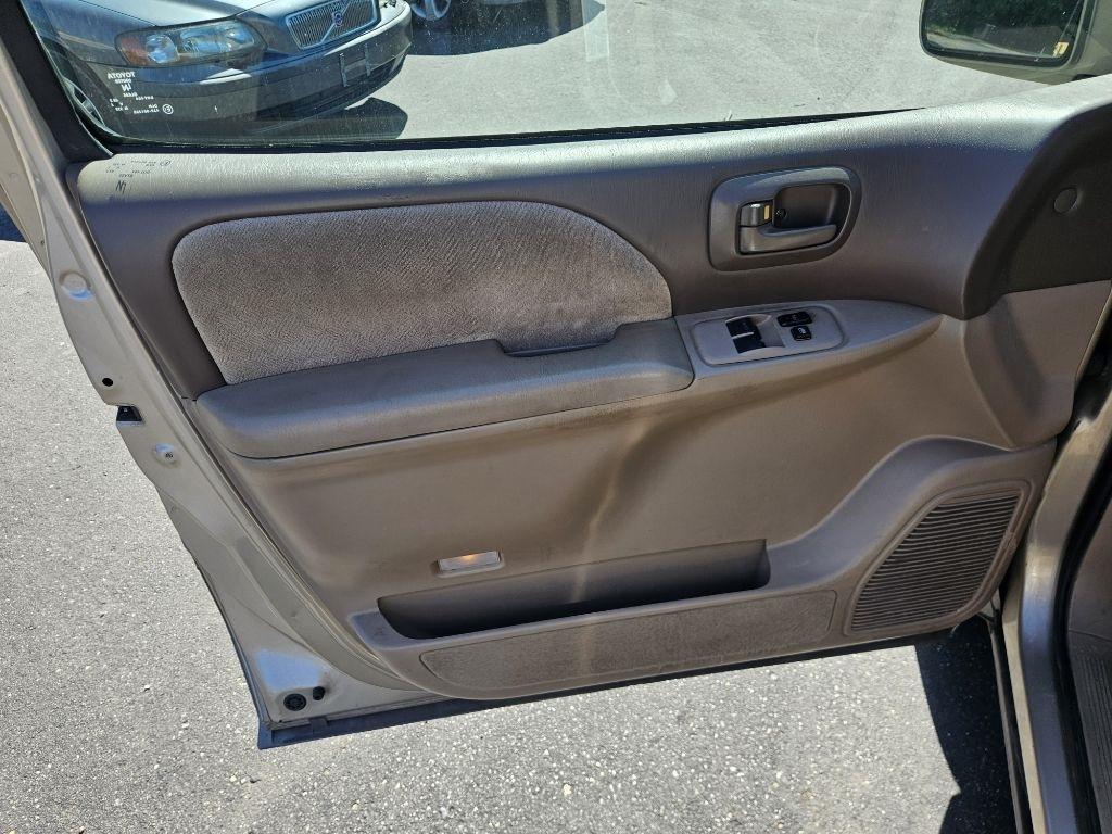 Toyota Sienna LE 2002