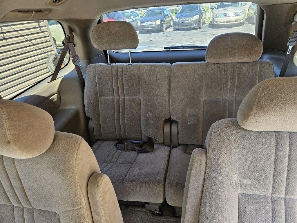 Toyota Sienna LE 2002