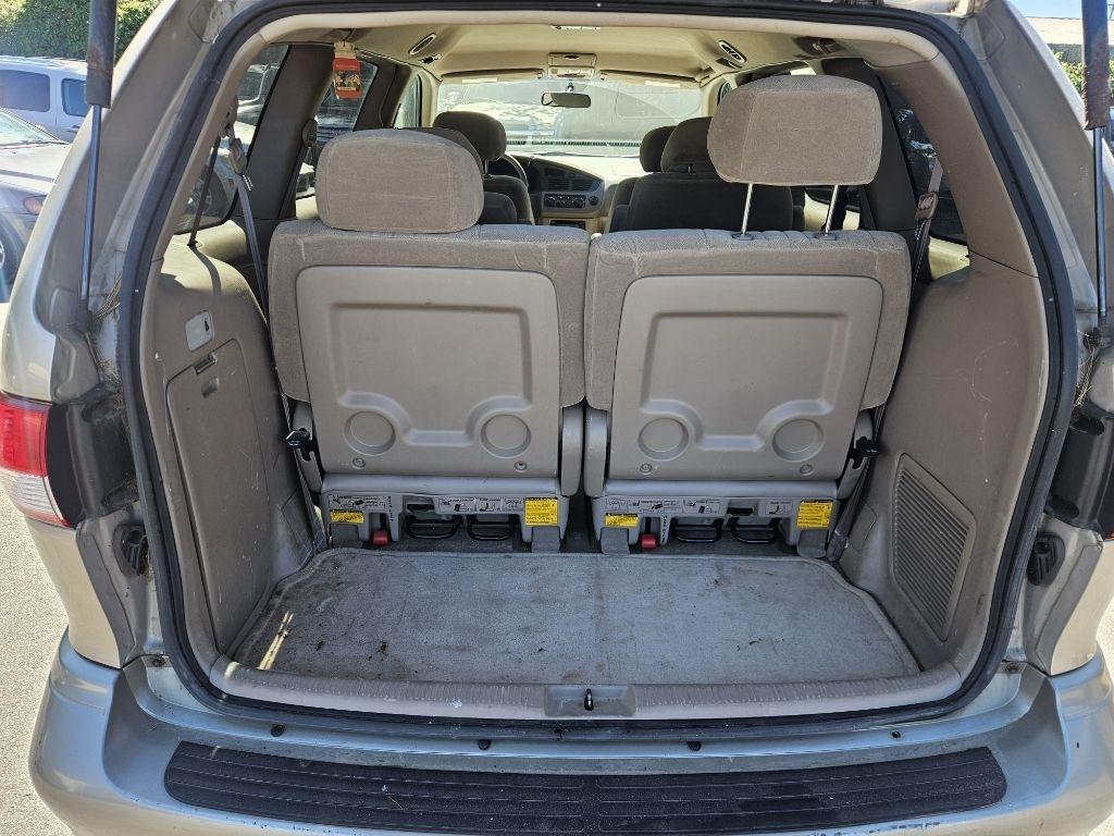 Toyota Sienna LE 2002
