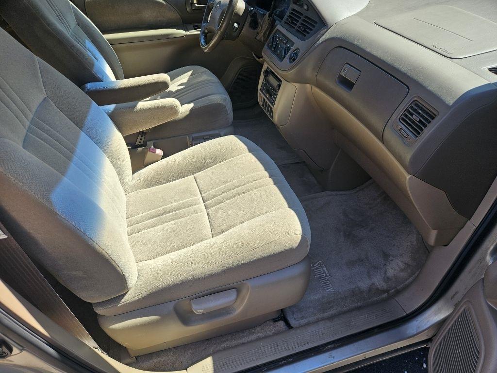 Toyota Sienna LE 2002