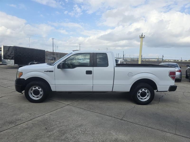 2014 Ford F-150 XL SuperCab 8-ft. Bed 2WD