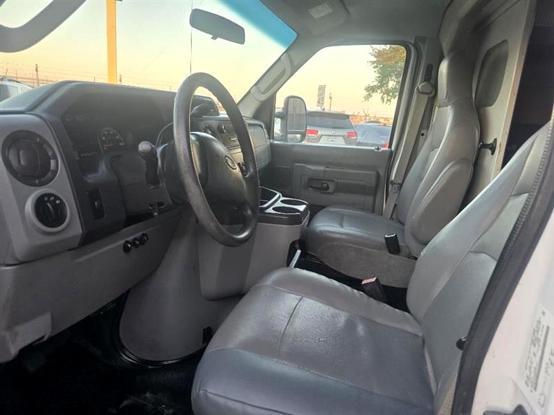 Ford Econoline E-350 Super Duty 2011