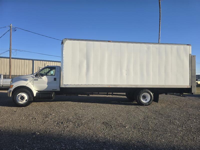 2009 Ford F-750 Regular Cab 2WD DRW