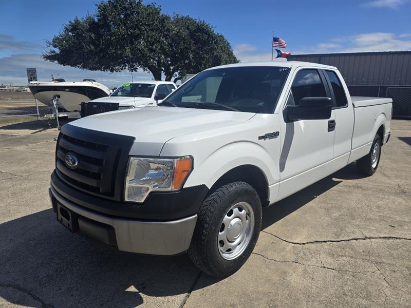 Ford F-150 XL SuperCab 8-ft. Bed 2WD 2012
