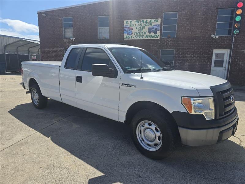 Ford F-150 XL SuperCab 8-ft. Bed 2WD 2012
