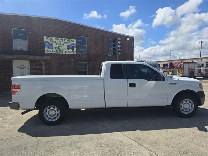 Ford F-150 XL SuperCab 8-ft. Bed 2WD 2012