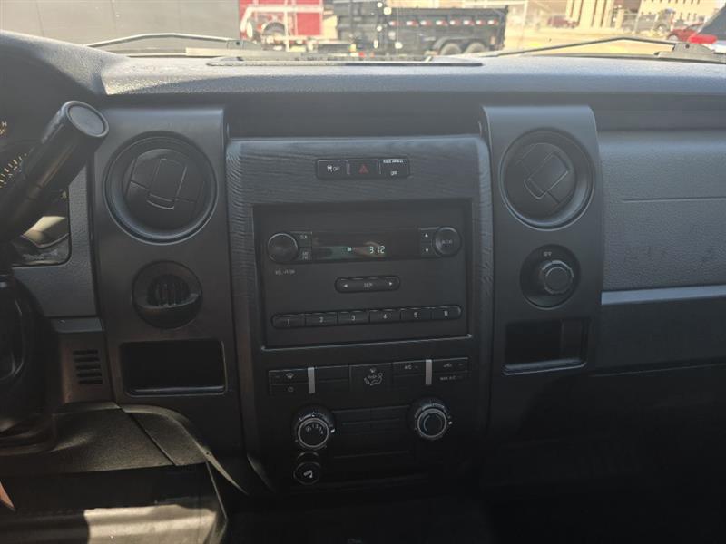 Ford F-150 XL SuperCab 8-ft. Bed 2WD 2012