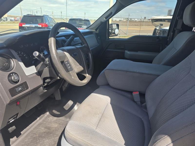 Ford F-150 XL SuperCab 8-ft. Bed 2WD 2012