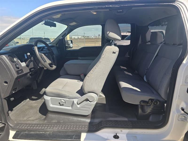 Ford F-150 XL SuperCab 8-ft. Bed 2WD 2012