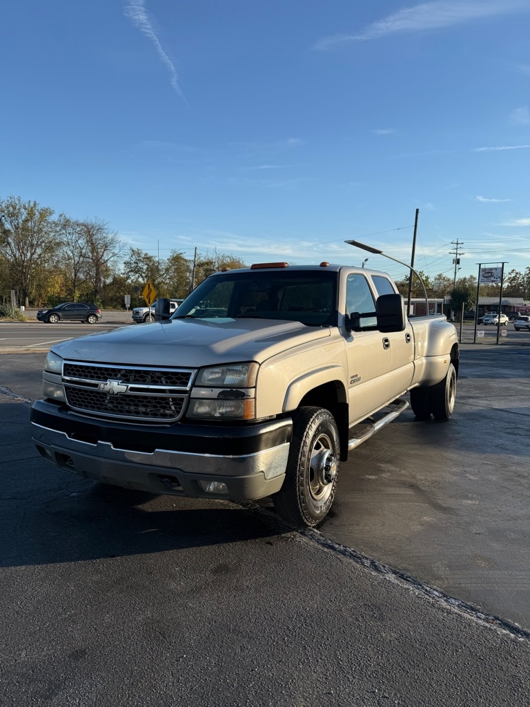 2005 Chevrolet Silverado 3500 Work Truck Crew Cab 4WD DRW