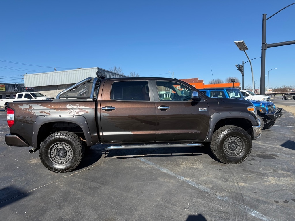 Toyota Tundra Platinum CrewMax 5.7L FFV 4WD 2018