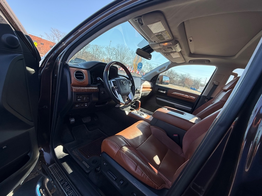 Toyota Tundra Platinum CrewMax 5.7L FFV 4WD 2018