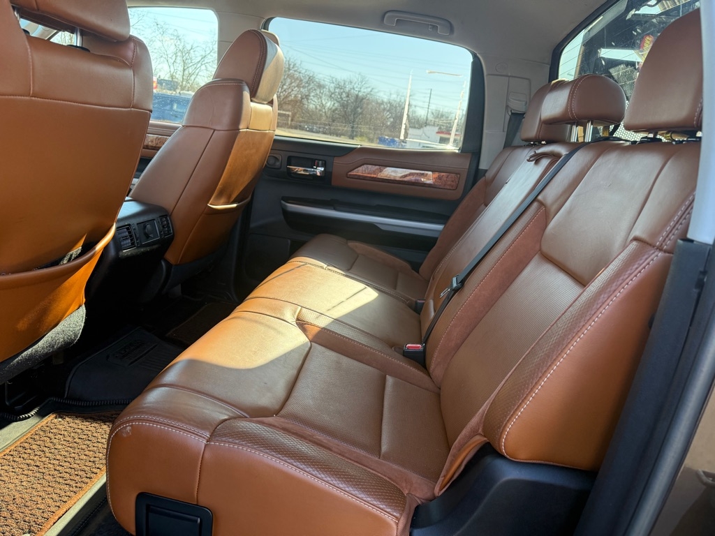 Toyota Tundra Platinum CrewMax 5.7L FFV 4WD 2018