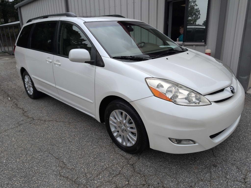Toyota Sienna XLE FWD 2007