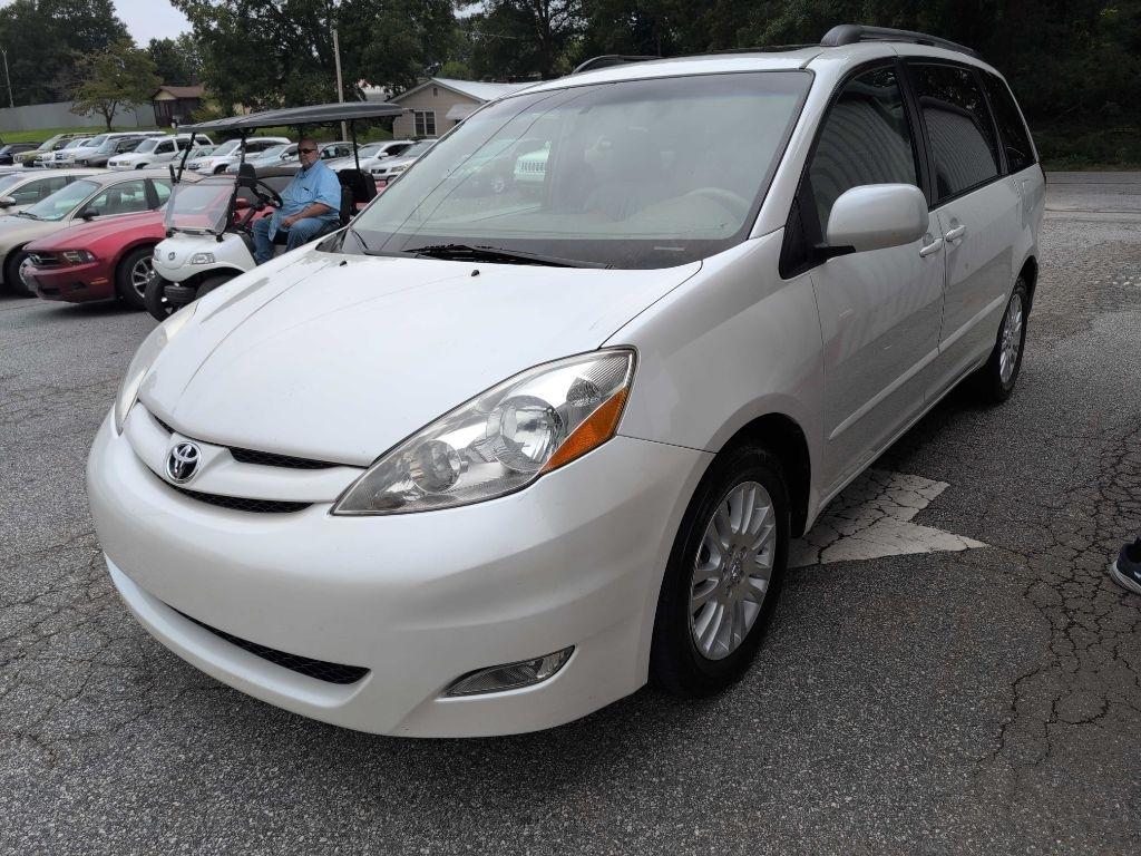 Toyota Sienna XLE FWD 2007