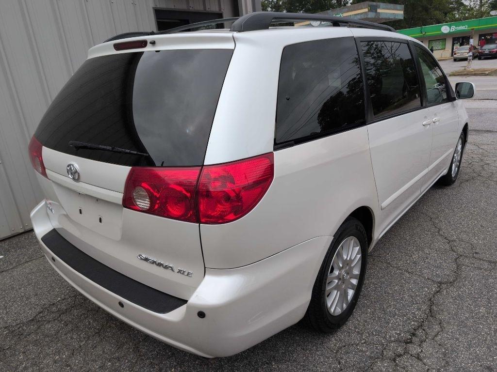 Toyota Sienna XLE FWD 2007